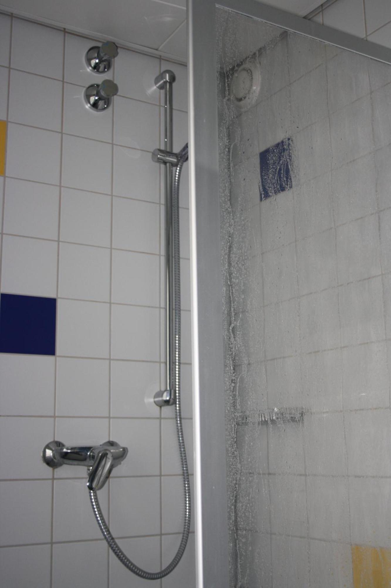 Bed Female 4-Bed or 6-Bed Dormitory Room Shower Toilet