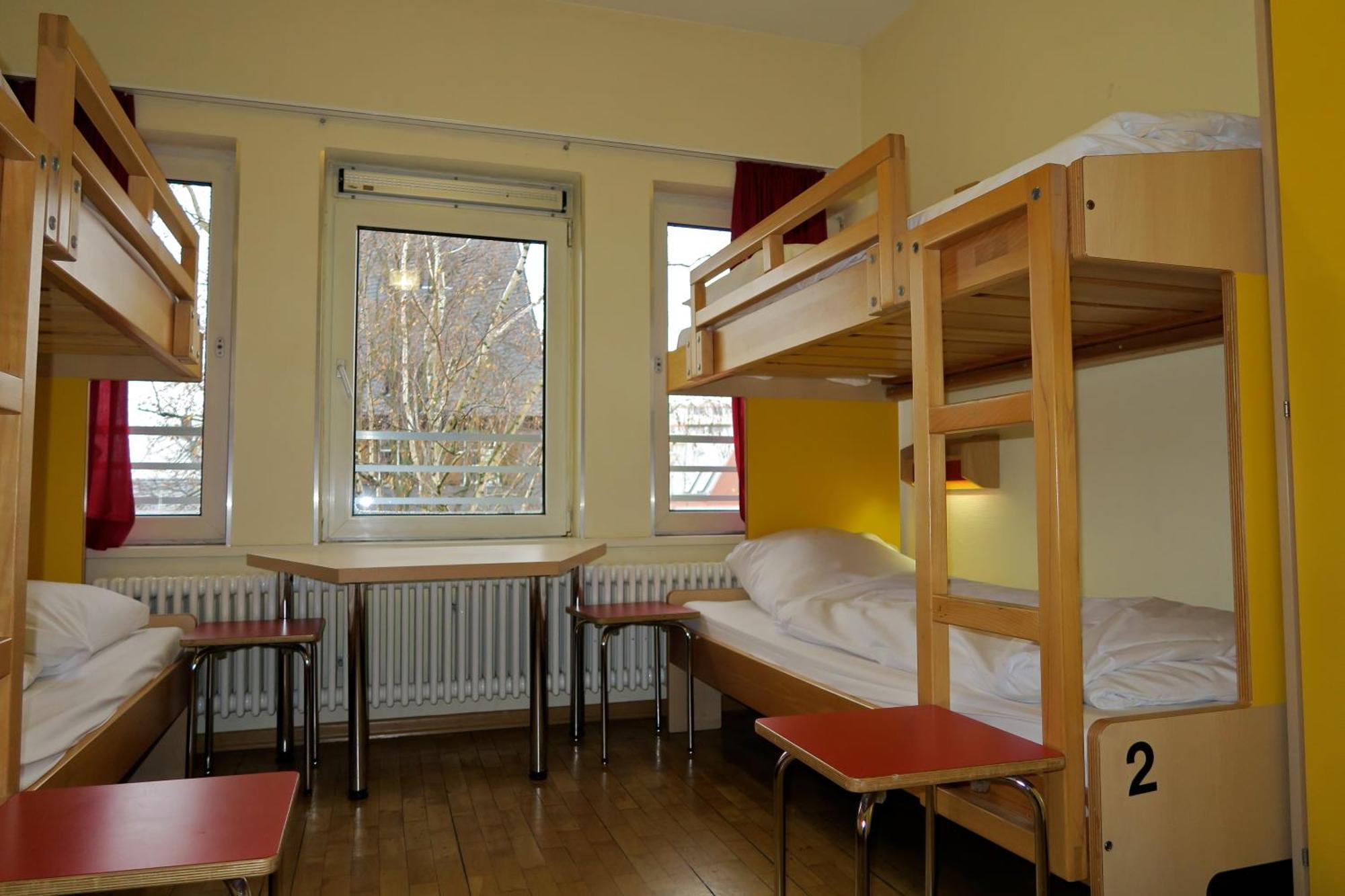 Bed Female 4-Bed or 6-Bed Dormitory Room Shower Toilet